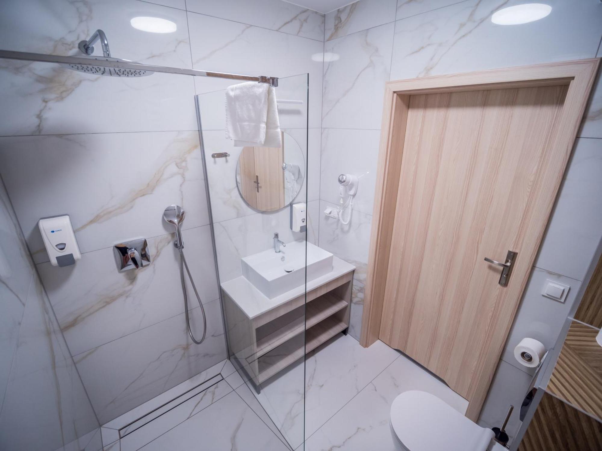 Hotel I Apartamenty Gorzelanny Dźwirzyno Buitenkant foto