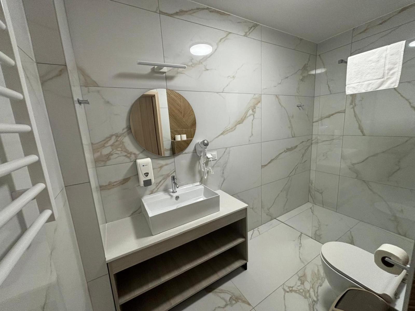 Hotel I Apartamenty Gorzelanny Dźwirzyno Buitenkant foto